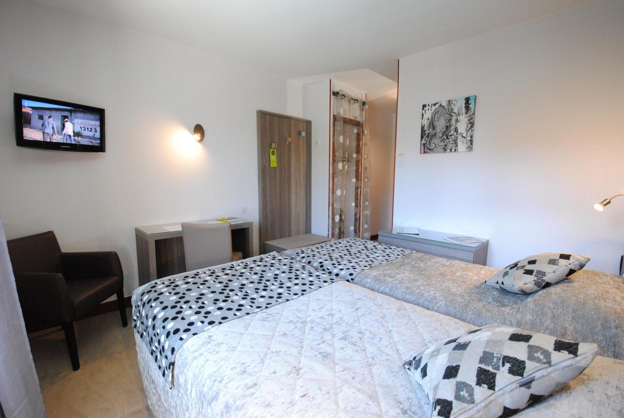 Logis Hostellerie Du Perigord Vert 브랑톰 외부 사진