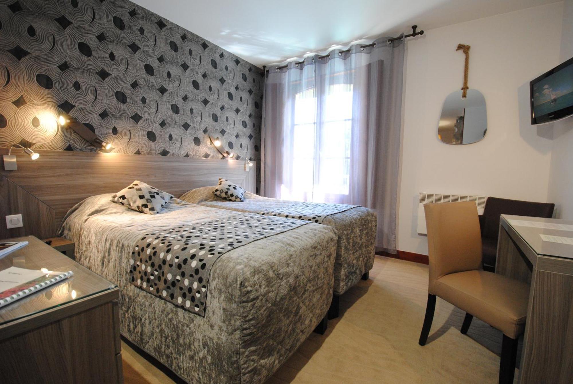 Logis Hostellerie Du Perigord Vert 브랑톰 외부 사진