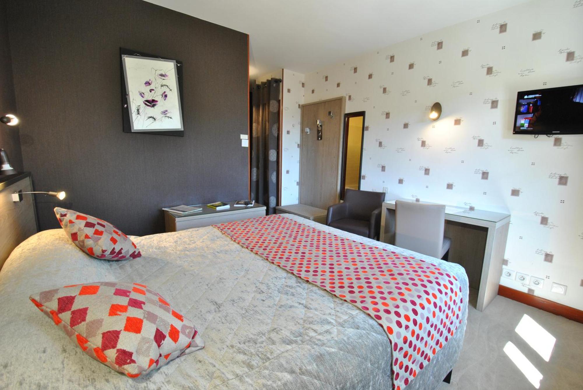 Logis Hostellerie Du Perigord Vert 브랑톰 외부 사진