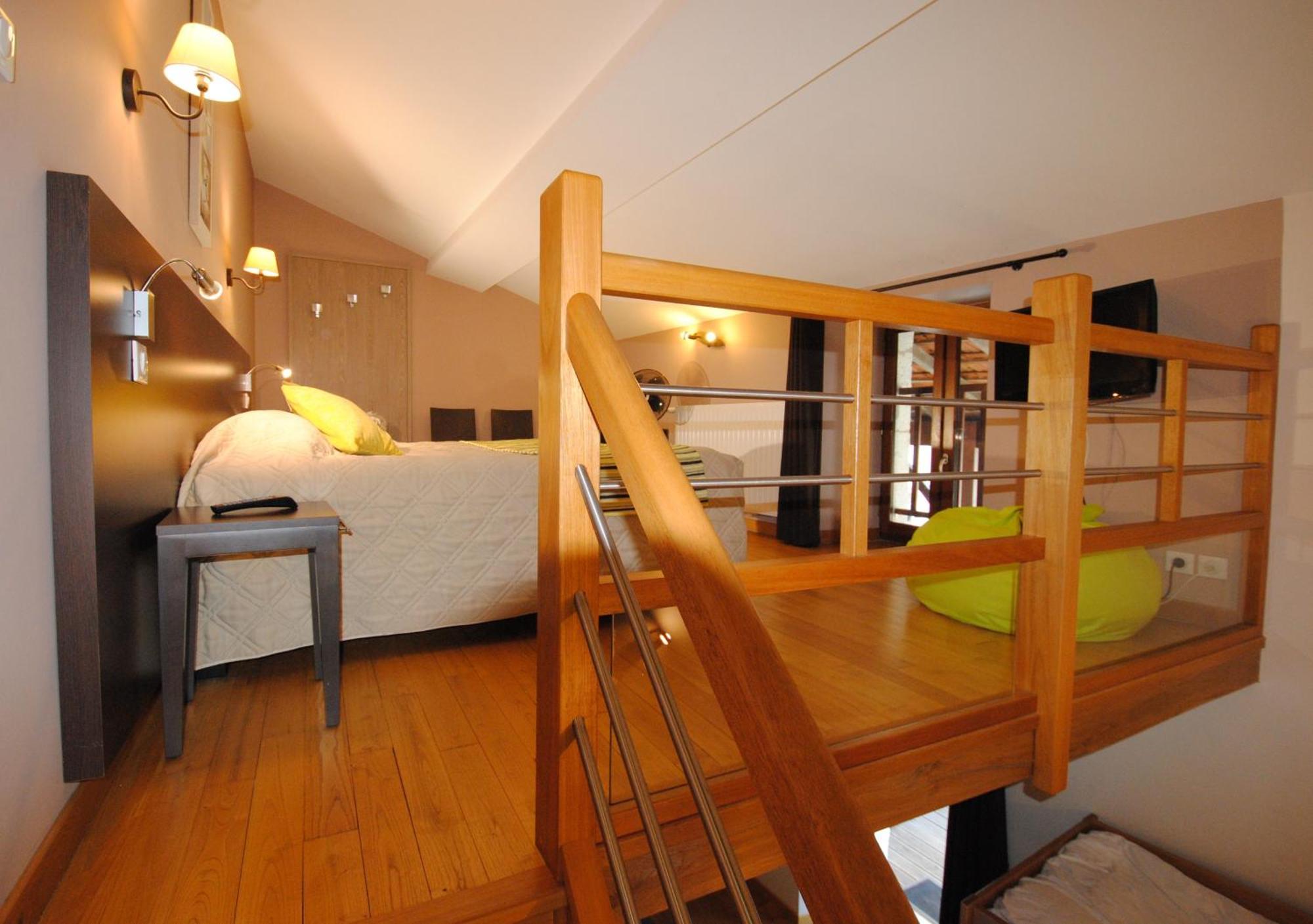 Logis Hostellerie Du Perigord Vert 브랑톰 외부 사진