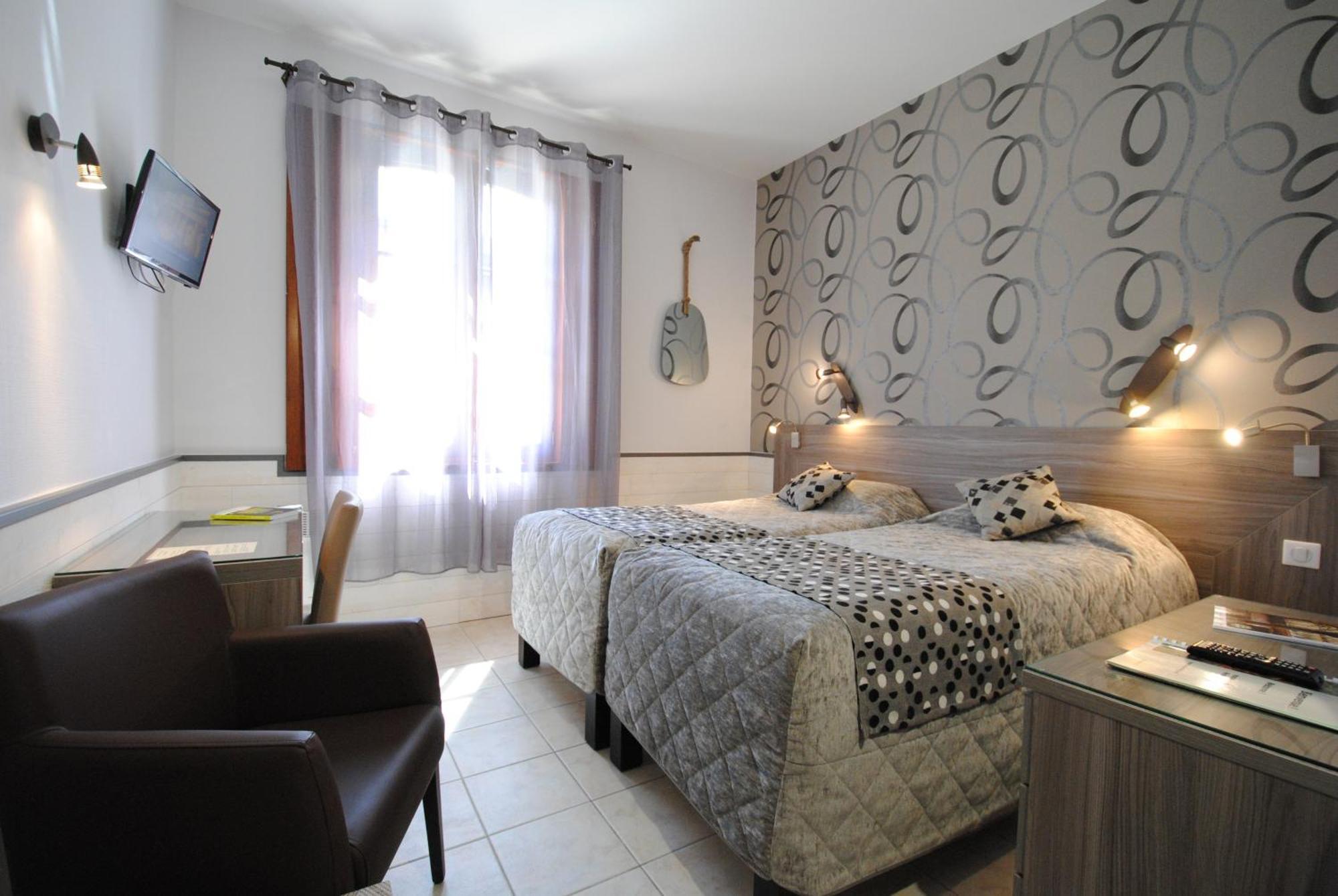 Logis Hostellerie Du Perigord Vert 브랑톰 외부 사진
