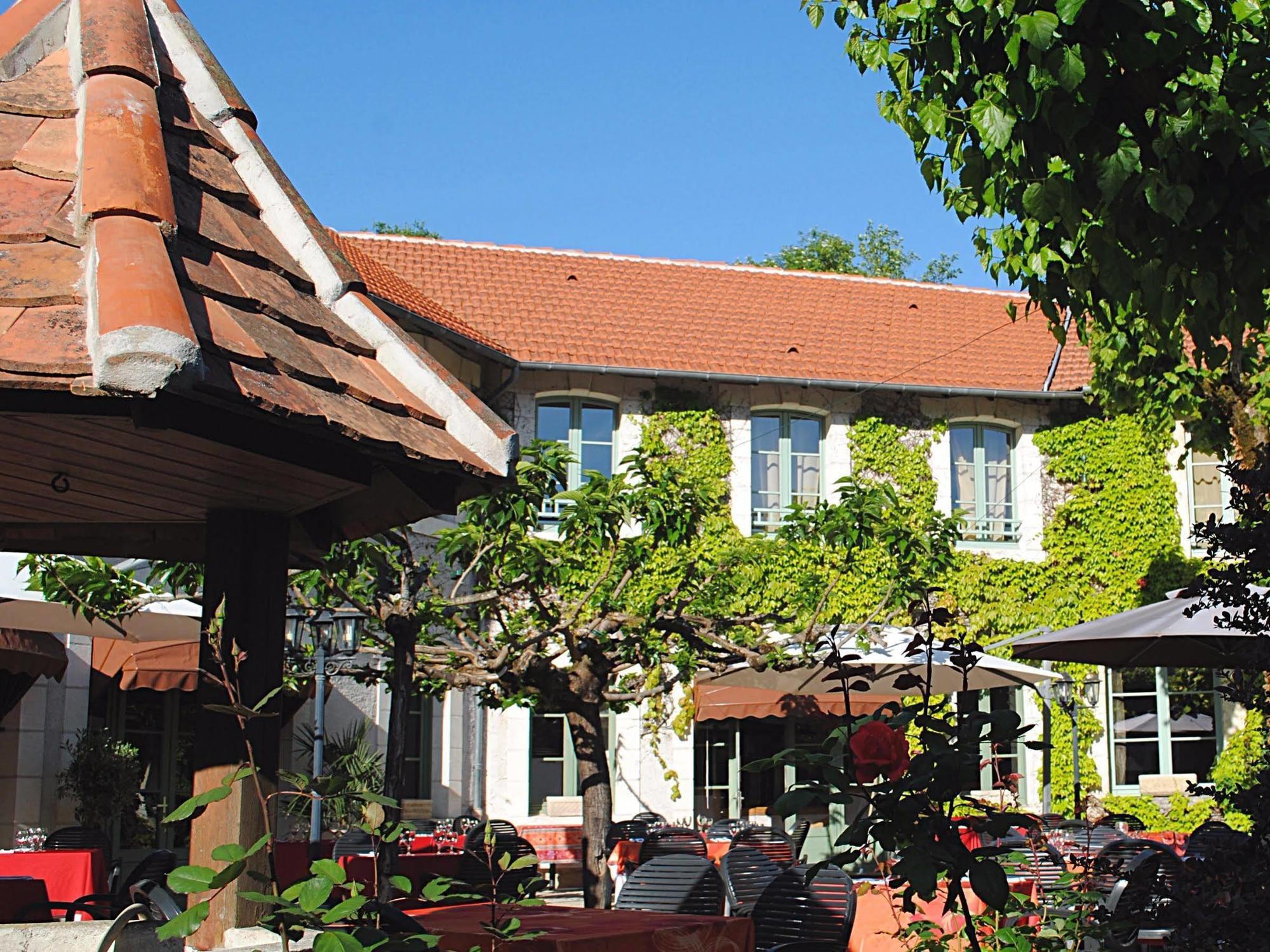 Logis Hostellerie Du Perigord Vert 브랑톰 외부 사진