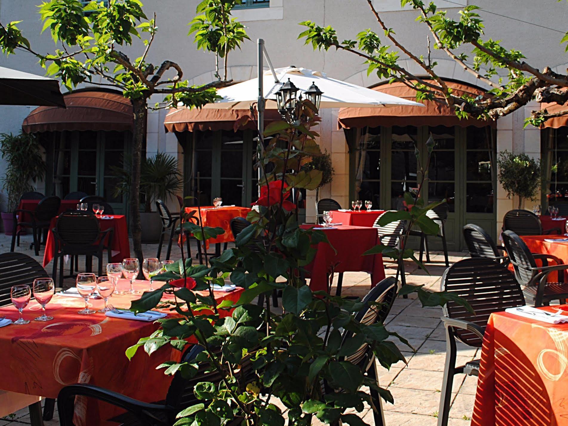 Logis Hostellerie Du Perigord Vert 브랑톰 외부 사진