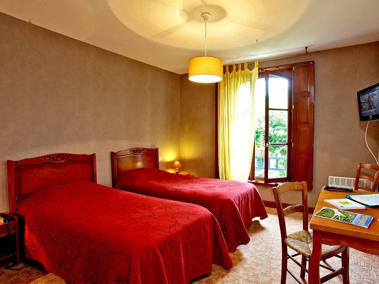 Logis Hostellerie Du Perigord Vert 브랑톰 외부 사진