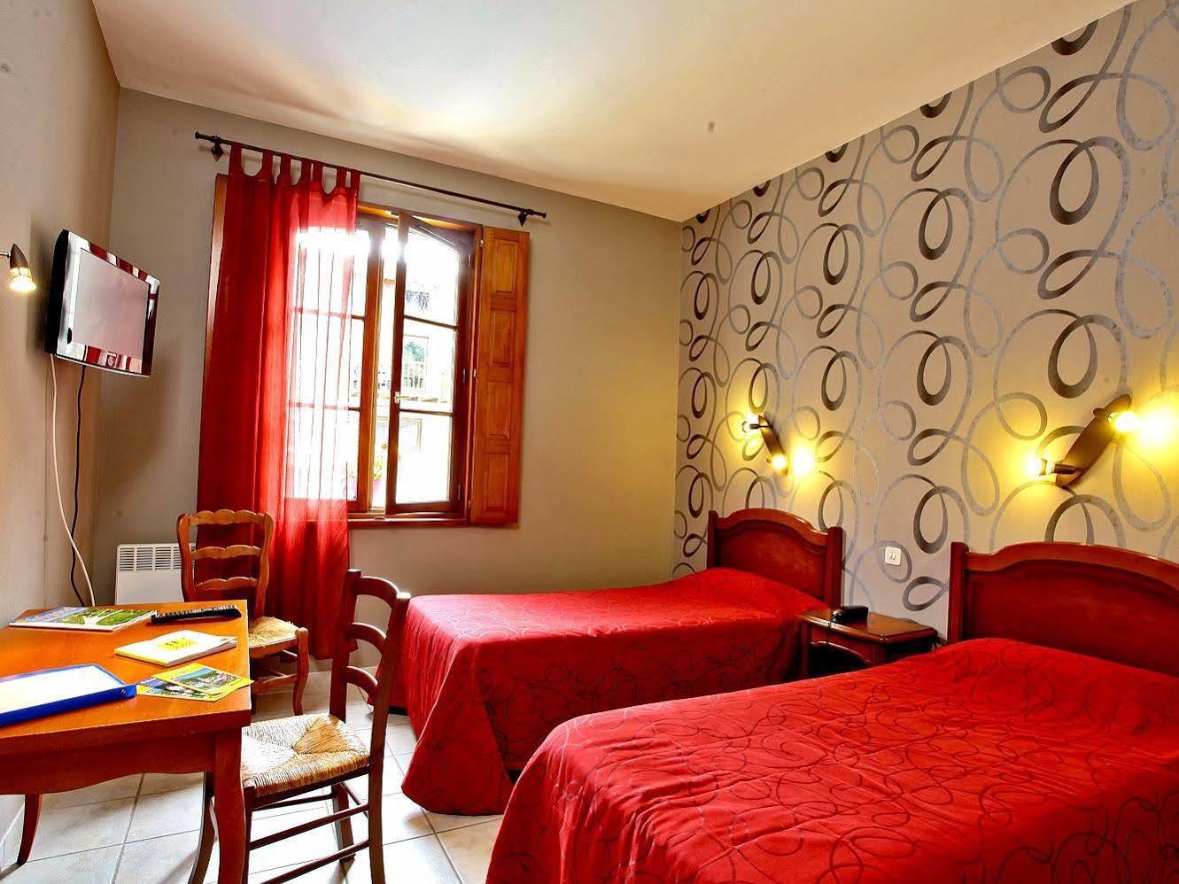 Logis Hostellerie Du Perigord Vert 브랑톰 외부 사진